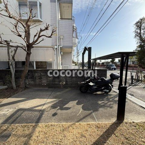 車庫付きメゾネットの駐車場