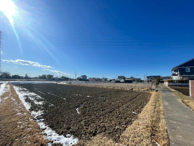 敷地面積114坪　売地　春日部市銚子口①の前面道路含む現地写真|北西側公道約６．５ｍ、３ｍ接道。お車の出し入れもラクラクです♪
現地（2026年2月）撮影　