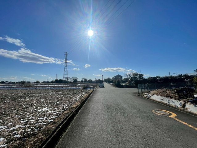 敷地面積114坪　売地　春日部市銚子口①の前面道路含む現地写真|現地（2026年2月）撮影　日当たり良好です♪