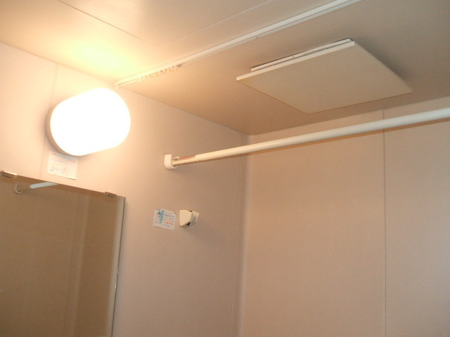 エルパティオの内装|★浴室内にポールがあり洗濯物が掛けられます★