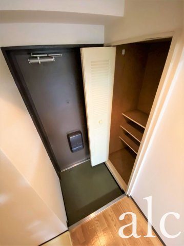 スカイコートエクセレント荻窪の玄関|収納もある玄関です　※別部屋参照