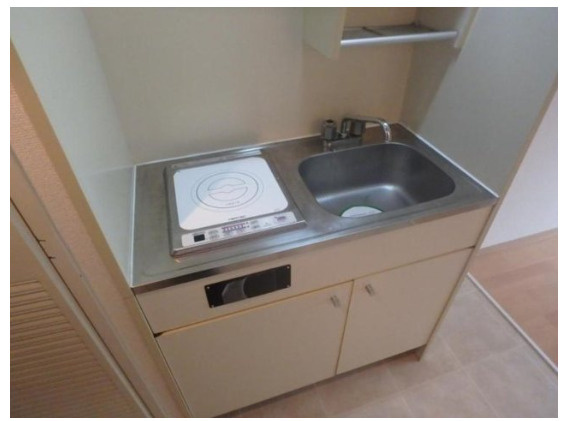 スカイコートエクセレント荻窪のキッチン|コンパクトなキッチンで掃除もラクラク