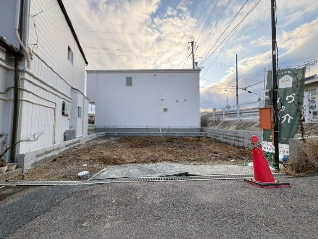長岡京市滝ノ町1丁目の前面道路含む現地写真|郵便局や銀行、病院が徒歩10分圏内◎
