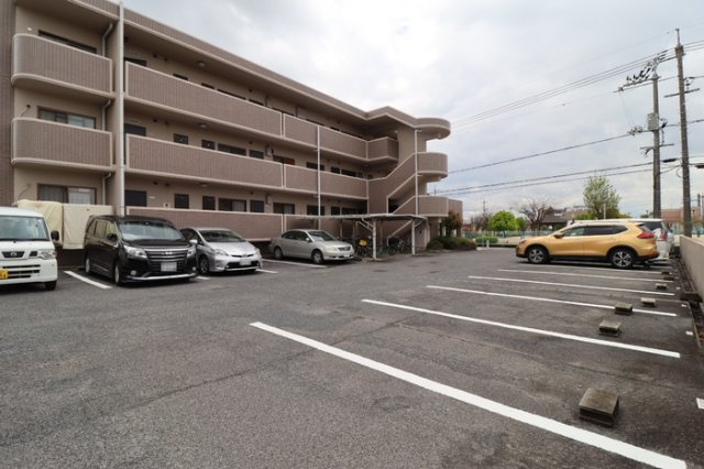 パークサイドＨＩＲＡＴＡの駐車場