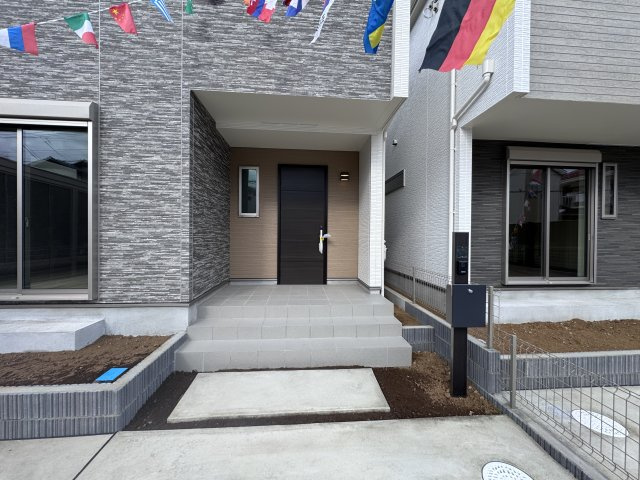 松戸市常盤平柳町新築戸建【常盤平第三小学校：8分】のエントランス|エントランス・玄関ポーチ