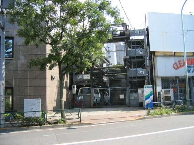 丸澤ガレージ赤羽1丁目の外観