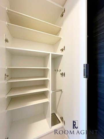 プレサンス上前津ディアシスの玄関