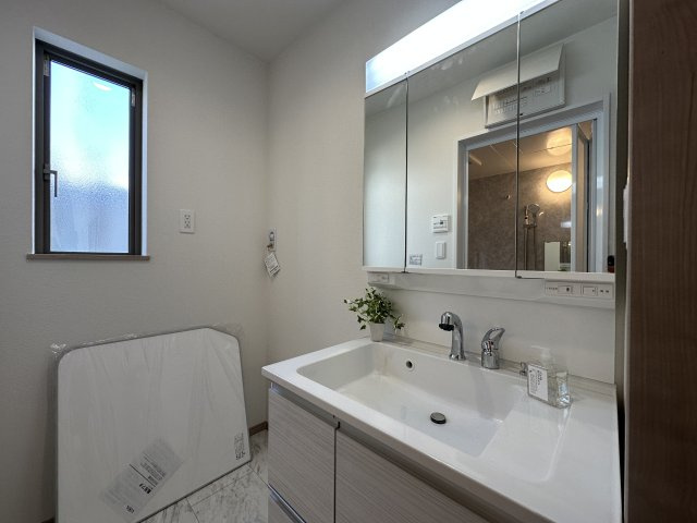 神戸市垂水区桃山台6丁目新築戸建1号棟の独立洗面台