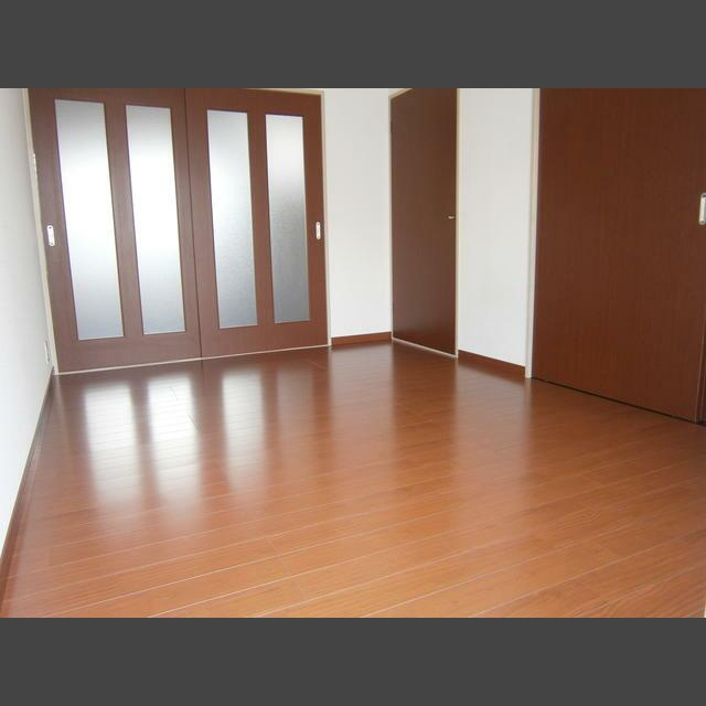 小金井市本町６丁目のアパートの居間・リビング