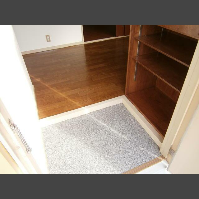 小金井市本町６丁目のアパートの玄関