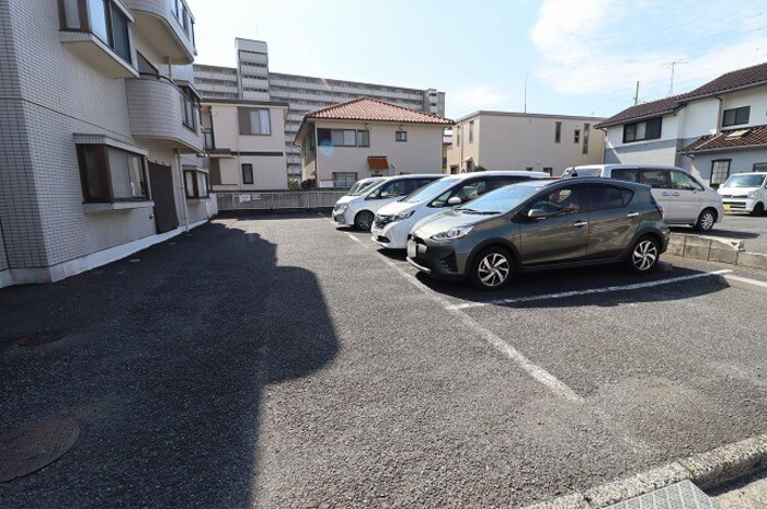 ルイメゾン２の駐車場