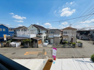 【展望】 | 岩槻区日の出町　新築戸建 | バルコニーの目の前は、ゆとりある南側道路。お向かいの視線が気になりにくく、プライベートな青空をしっかり確保できます