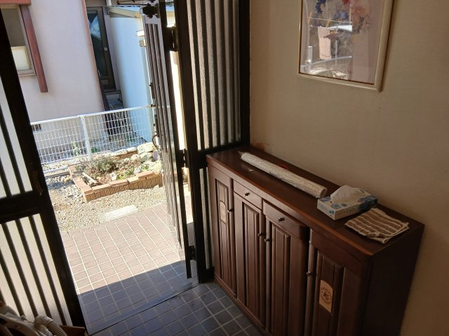 東松山市五領町　中古戸建の玄関