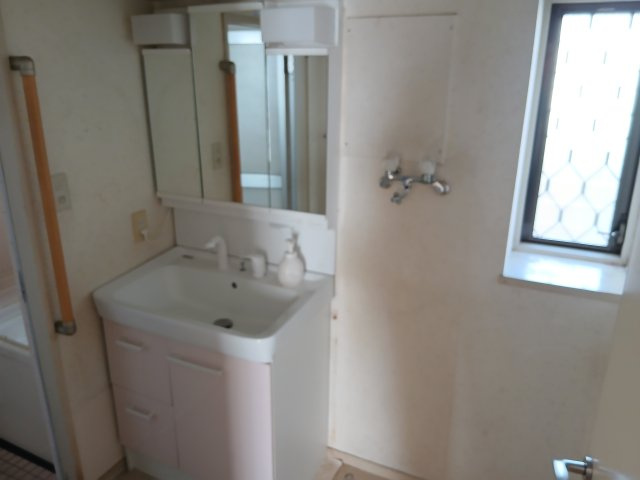 東松山市五領町　中古戸建の独立洗面台
