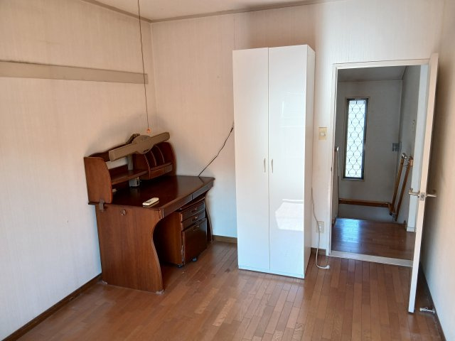 東松山市五領町　中古戸建の洋室|２階中央洋室