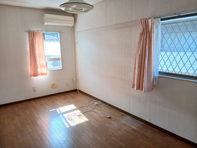 東松山市五領町　中古戸建の洋室|２階西側洋室