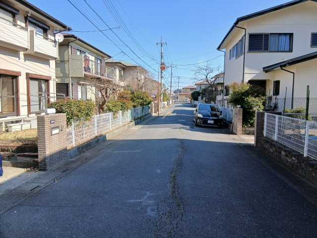 東松山市五領町　中古戸建の前面道路含む現地写真|前面道路