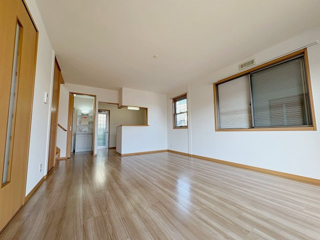 大塚様戸建貸家Ⅱの居間・リビング