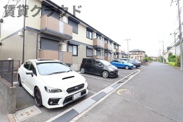 オークヒルズの駐車場|車をお持ちの方に嬉しい駐車場付きの物件です