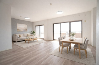 【居間・リビング】 | 【リノベ済】ローレルコート観音新町 | 【約21.0帖LDK】
デザインリフォームされた室内は
良い雰囲気になっております。
リノベーションで付加価値をプラスし、
ただの『住まい』ではなく『癒しのある空間』
に仕上がっております♪