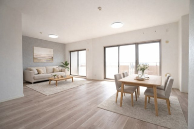 【居間・リビング】 | 【リノベ済】ローレルコート観音新町 | 【約21.0帖LDK】
デザインリフォームされた室内は
良い雰囲気になっております。
リノベーションで付加価値をプラスし、
ただの『住まい』ではなく『癒しのある空間』
に仕上がっております♪