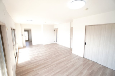 【居間・リビング】 | 【リノベ済】ローレルコート観音新町 | 室内（2026年3月1日13：00頃）撮影