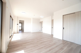 【居間・リビング】 | 【リノベ済】ローレルコート観音新町 | 室内（2026年3月1日13：00頃）撮影