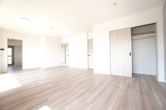 【居間・リビング】 | 【リノベ済】ローレルコート観音新町 | 室内（2026年3月1日13：00頃）撮影