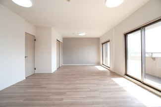 【居間・リビング】 | 【リノベ済】ローレルコート観音新町 | 室内（2026年3月1日13：00頃）撮影