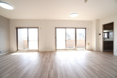 【居間・リビング】 | 【リノベ済】ローレルコート観音新町 | 室内（2026年3月1日13：00頃）撮影