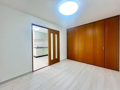 【洋室】 | エバーグリーン金岡２号棟 | 全居室６帖以上♪どのお部屋でものびのびお過ごしいただけますよ！