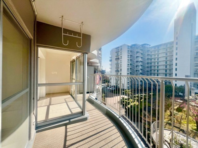 【バルコニー】 | エバーグリーン金岡２号棟 | 【ワイドバルコニー】開放感のあるバルコニーです♪お洗濯も楽々快適に干せますよ♪南面バルコニーですので、日当たり良好で洗濯物がよく乾きますよ！