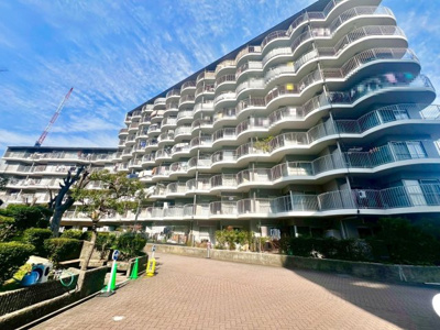 【外観】 | エバーグリーン金岡２号棟 | 大阪メトロ御堂筋線「新金岡」駅まで徒歩７分！毎日の通勤や通学に便利ですね！忙しい朝や遅くなった帰宅時にも嬉しいですね！