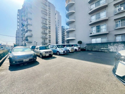 【駐車場】 | エバーグリーン金岡２号棟 | 【駐車場】敷地内駐車場（月額：10000円～16000円）ございますよ！要確認！詳しくは担当までお問い合わせください！