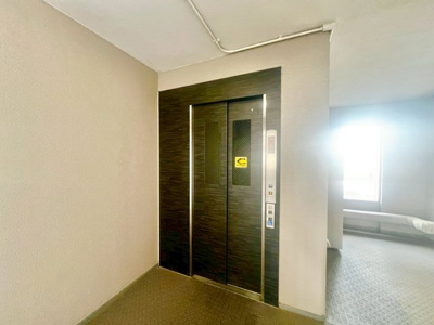 【エントランス】 | エバーグリーン金岡２号棟 | 【エレベーター】荷物が多い日も楽々にお部屋に持っていけますね！