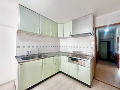 【キッチン】 | エバーグリーン金岡２号棟 | システムキッチンがあります♪収納があるおかげでキッチンも広く利用できるのは、お料理される方の嬉しいポイント♪