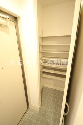 【玄関】 | ・ コンティニュエ | 収納もある玄関です