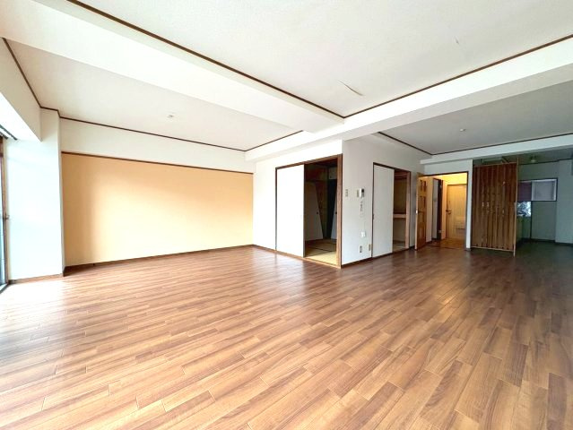 コートSUの居間・リビング
