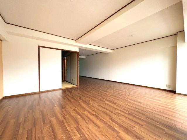 コートSUの居間・リビング