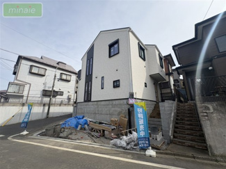 【外観】 | 小学校6分　スーパー7分　SIクローク付き　大和田新田　1号棟 | 洗練されたデザインが映える外観　同タイプ