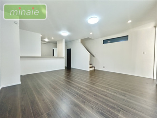 【居間・リビング】 | 小学校6分　スーパー7分　SIクローク付き　大和田新田　1号棟 | コミュニケーションが取りやすい間取りです。同タイプ