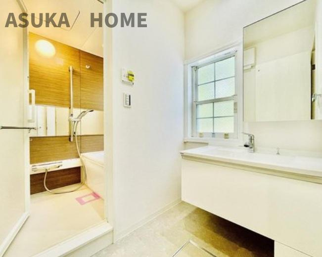 保土ケ谷区常盤台戸建の独立洗面台|洗練されたデザイン性の高い洗面台と清潔感のあるスペースは心地良いですね♪