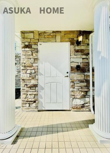 保土ケ谷区常盤台戸建の玄関|綺麗に整備されたこだわりデザインのエントランスです♪