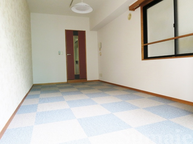 ドエル王子の洋室|☆角部屋、二面採光の明るいお部屋です☆