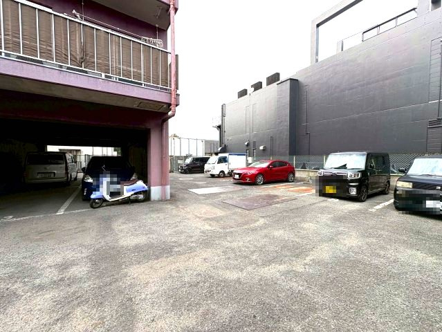 コートSUの駐車場