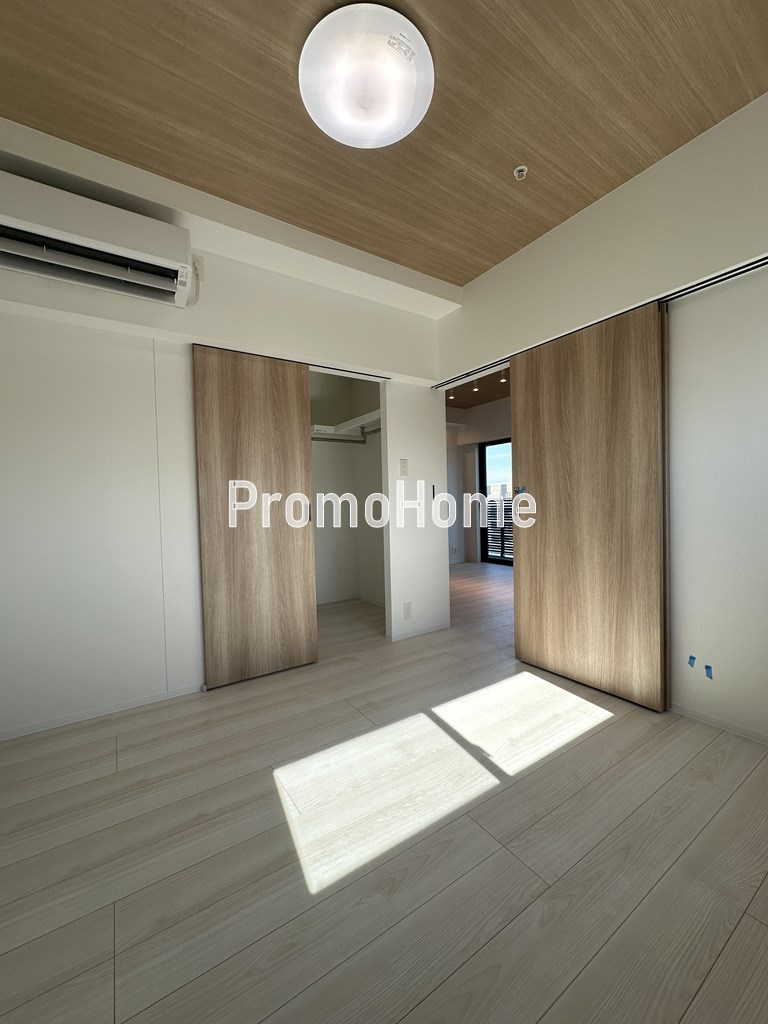 ズーム本郷の洋室