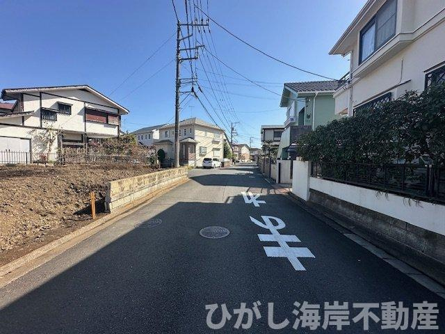 茅ケ崎市松風台　新築戸建　全２棟の前面道路含む現地写真|3月5日撮影　建築前　現地外観