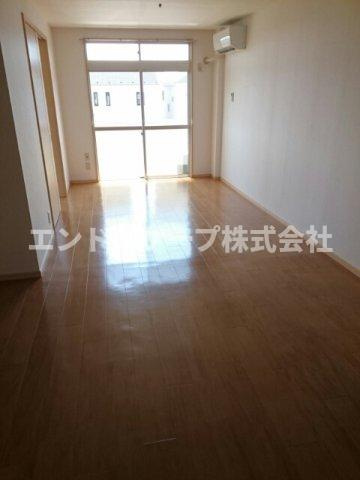 フラワーヴィレッジの居間・リビング|高崎、前橋のお部屋探しはエンドスケープまで！お客様の理想お聞かせ下さい♪