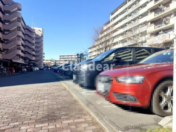 すまいる亀有７号棟の駐車場|ドキドキの新生活も、安心してスタート。ぴったりの住まいを見つけませんか？クランディアが一緒に住まい選びをサポートします‼　まずは、お気軽にお問合せください　＃クランディア