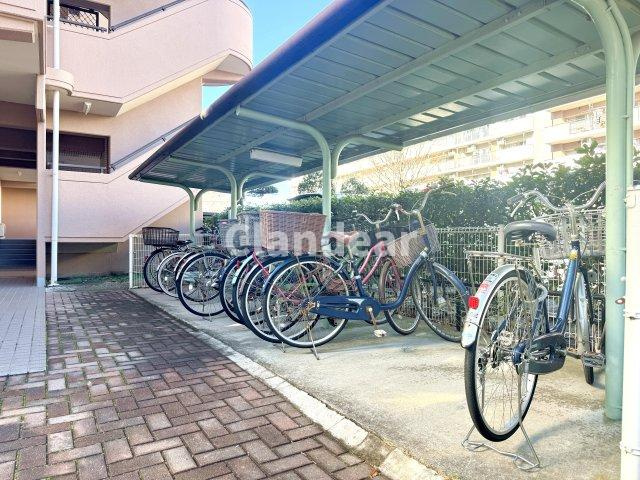 すまいる亀有７号棟の駐輪場|ドキドキの新生活も、安心してスタート。ぴったりの住まいを見つけませんか？クランディアが一緒に住まい選びをサポートします‼　まずは、お気軽にお問合せください　＃クランディア